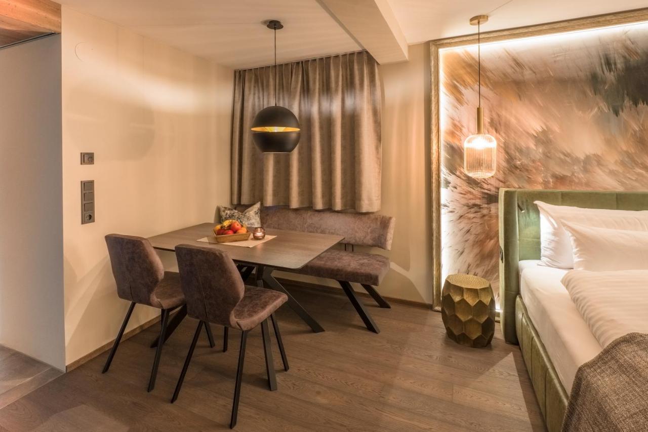 Vier Studios & Restaurant Längenfeld Екстериор снимка